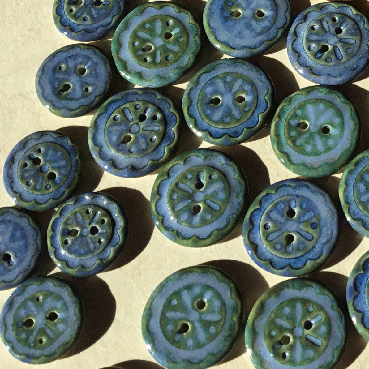 Scalloped Flowers Porcelain Button - Indigo