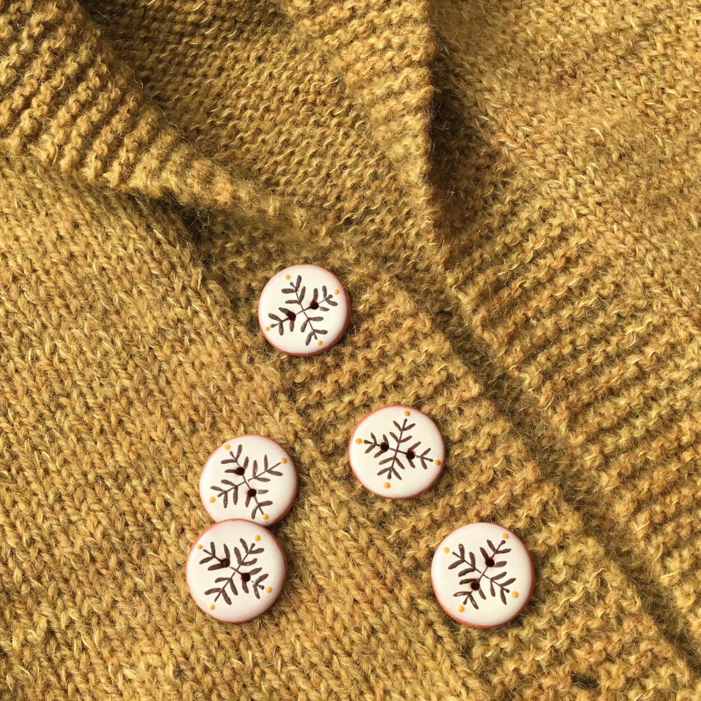 ‘Woodsy’ Bud & Vine Ceramic Button 1-1/16"