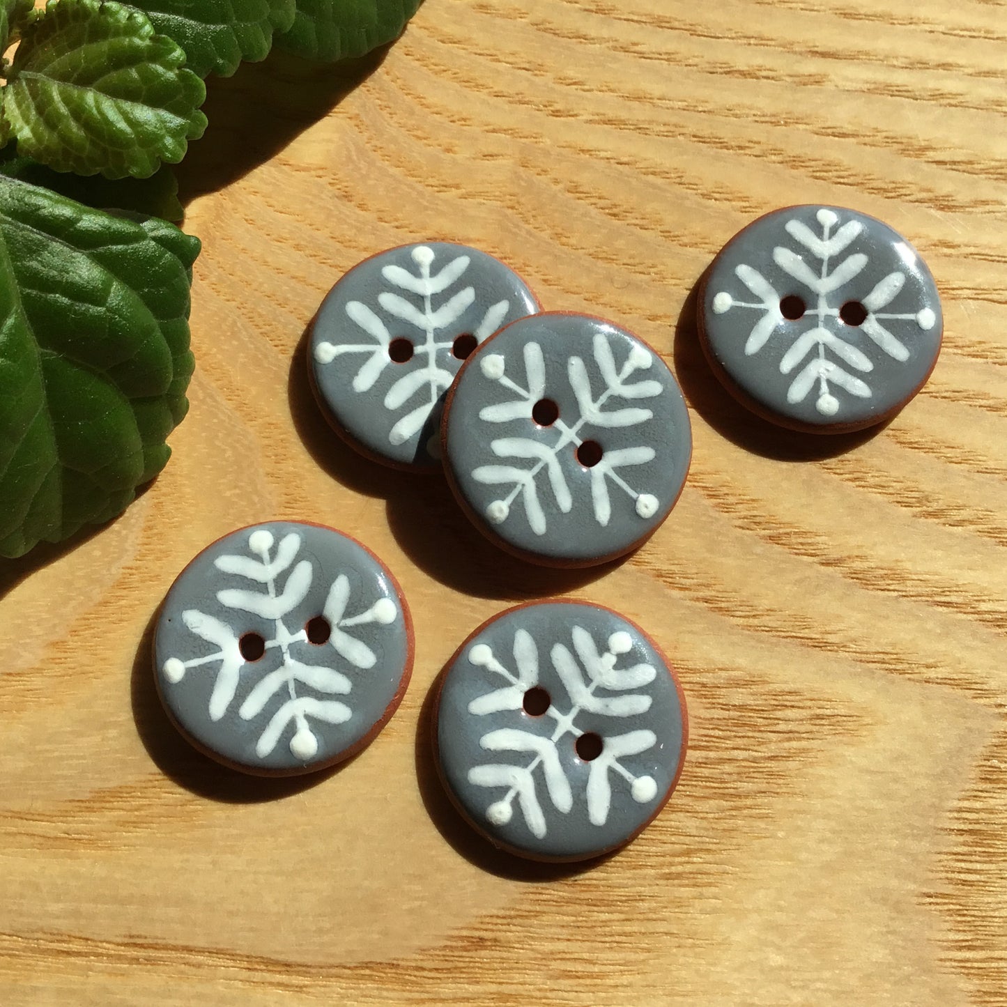 ‘Bud & Vine’ Ceramic Button 7/8"