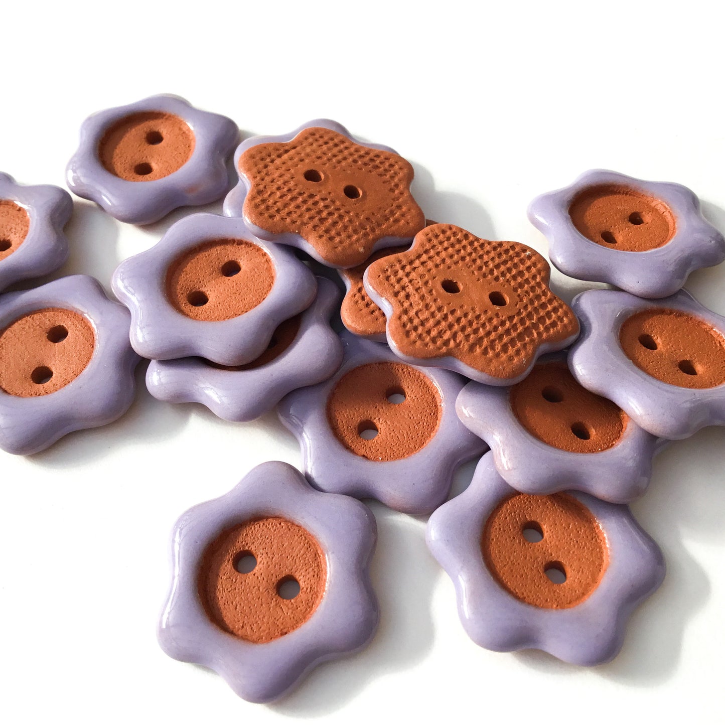 LOOPSIE DAISY Red Clay Button 'Lavender' 7/8”