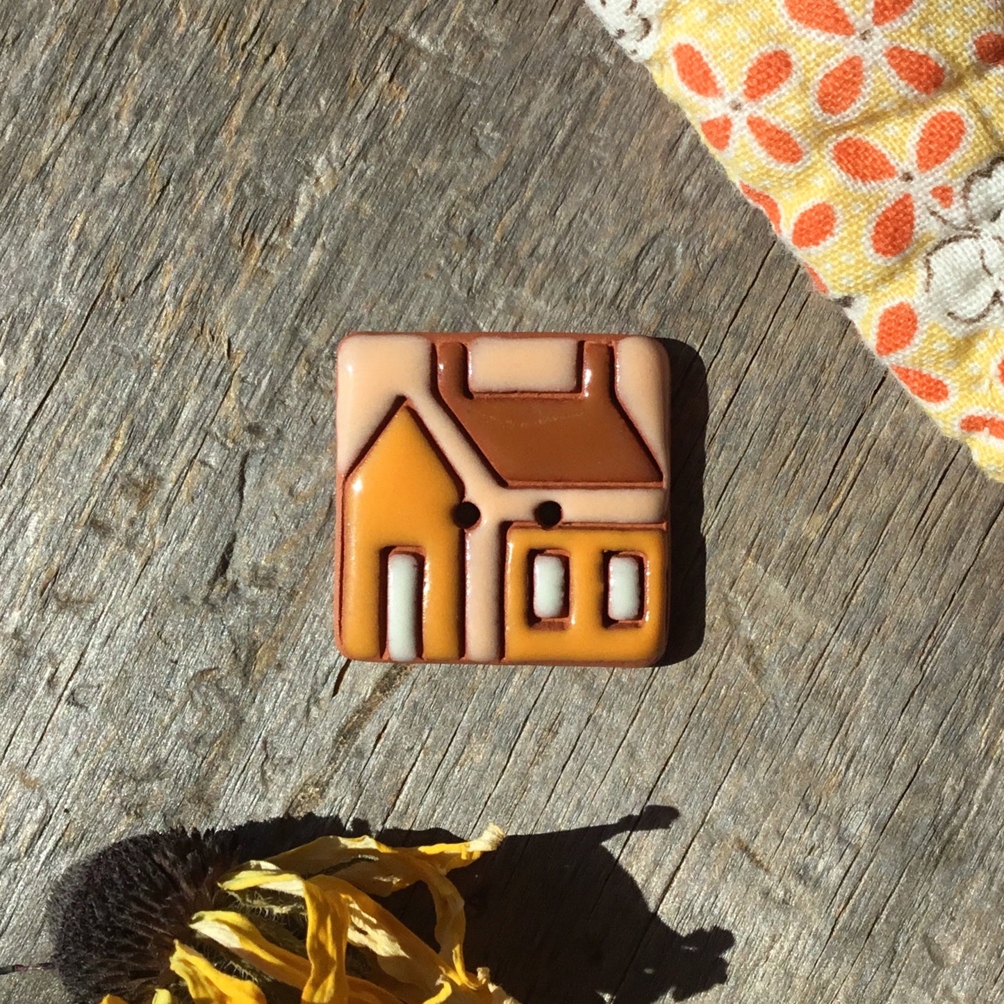 House Quilt Button 15/16”