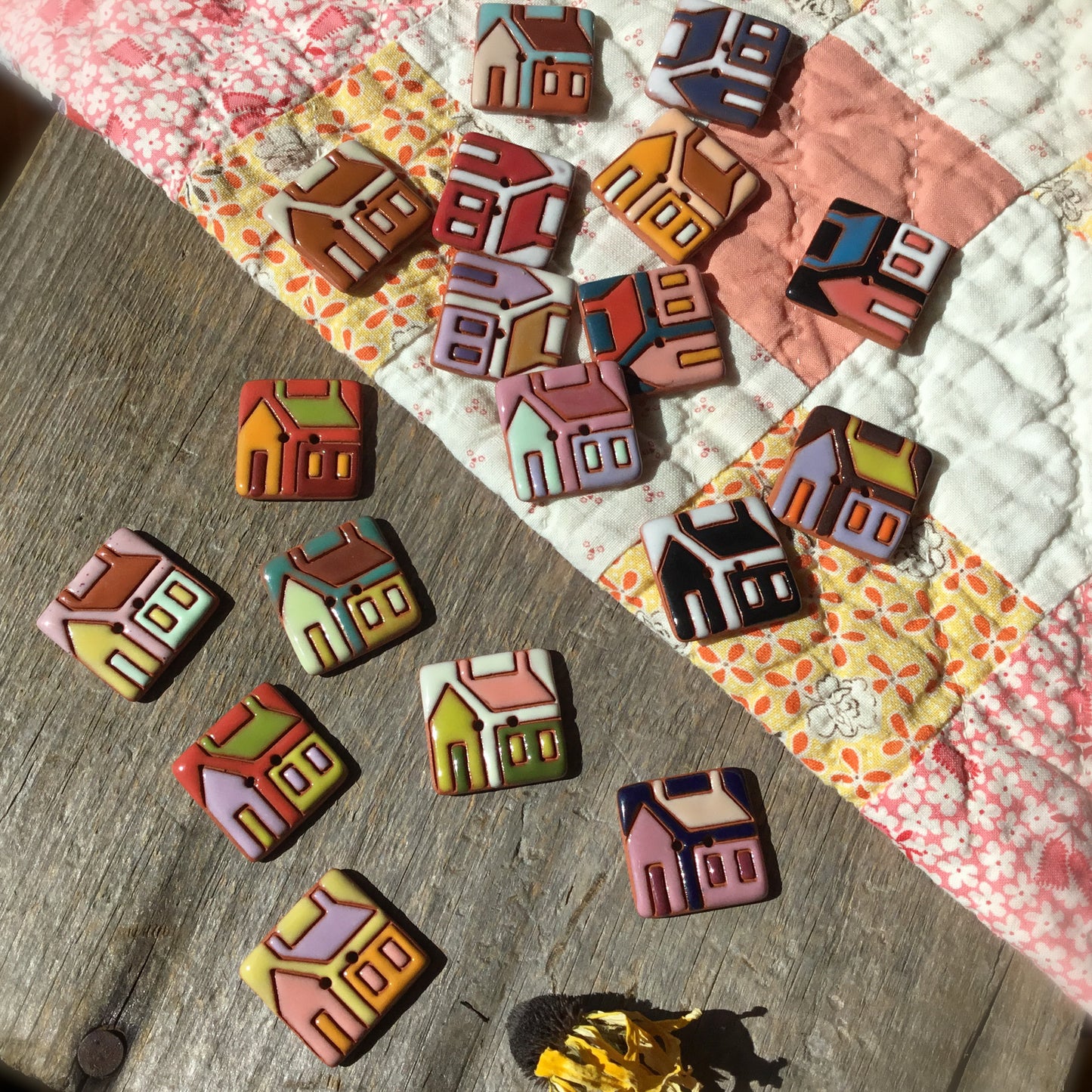 House Quilt Button 15/16”