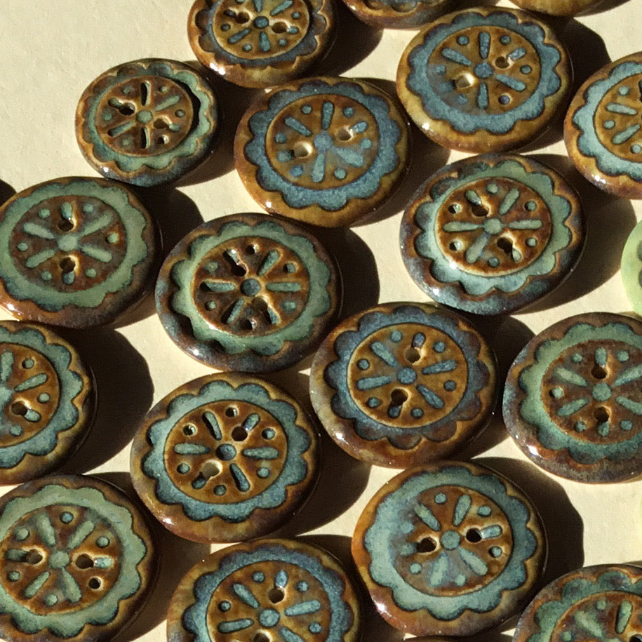 Scalloped Flowers Porcelain Button  ‘Turquoise Patina’  11/16"