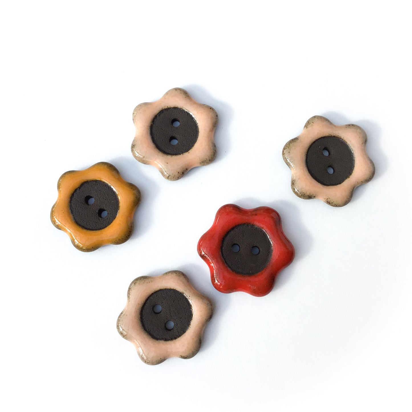 LOOPSIE DAISY Black Clay Button - Sets of 5 -  7/8”