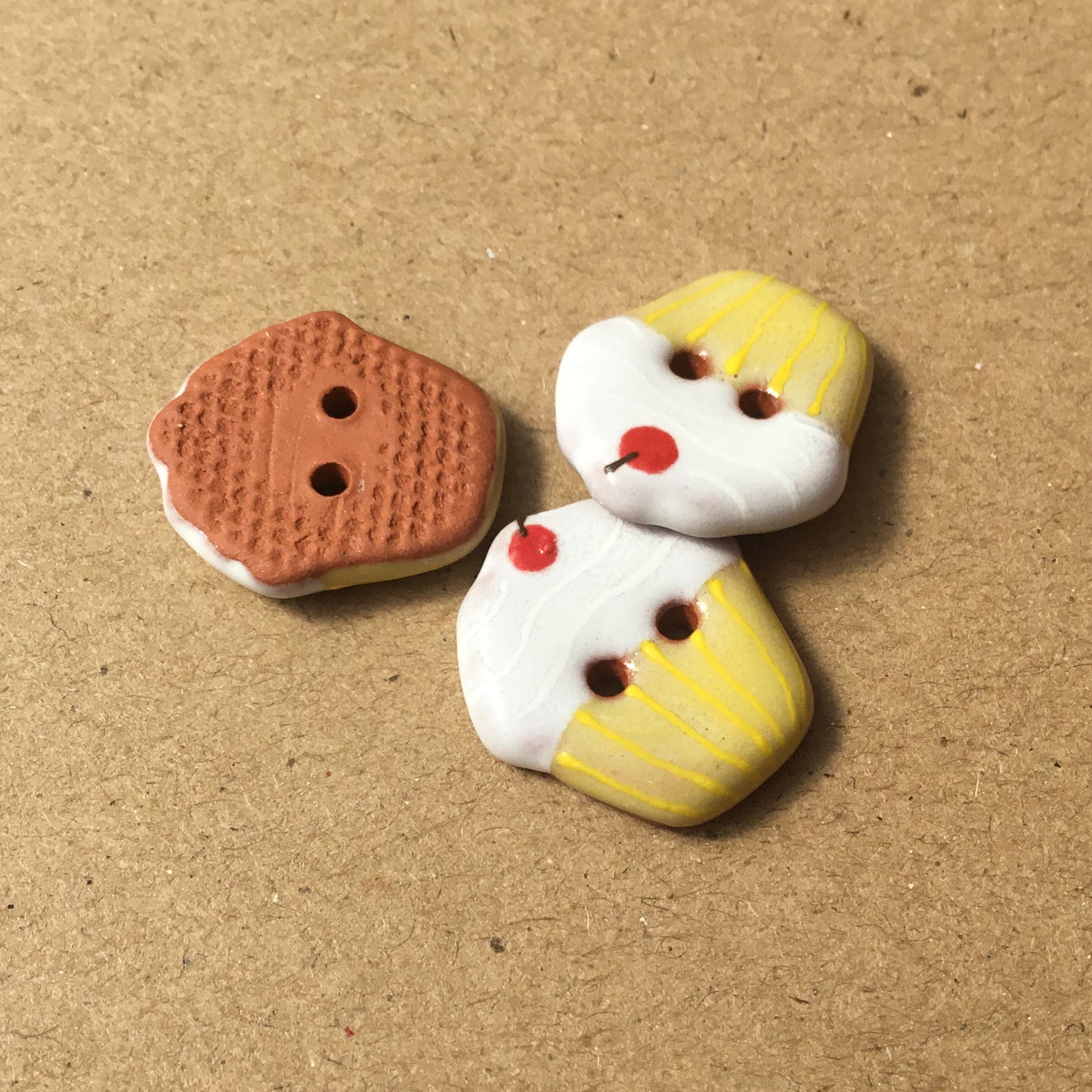 Cupcake Earthenware Buttons 3/4”