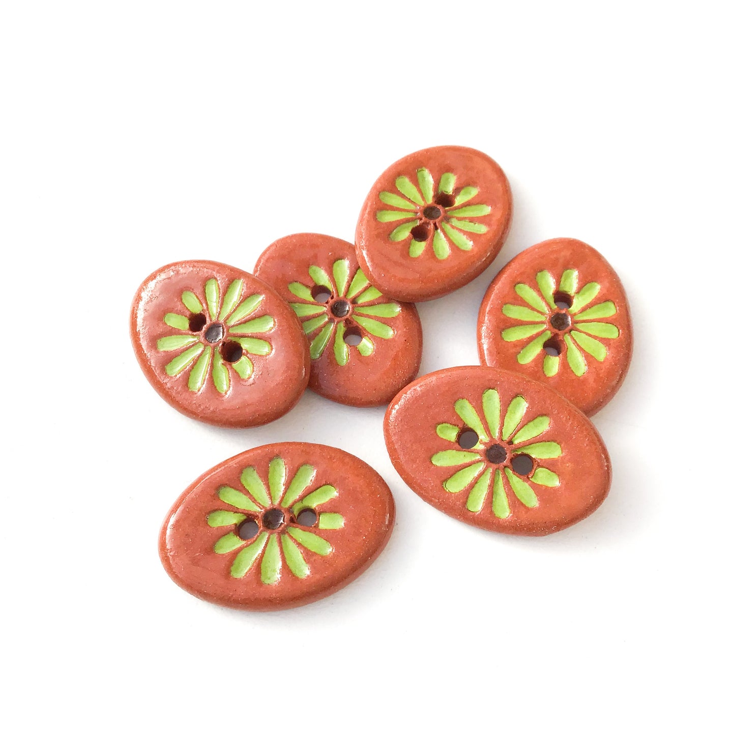 Green Daisy Button on Red Clay - Ceramic Flower Buttons - 5/8" x 7/8" - 7 Pack (ws-97)